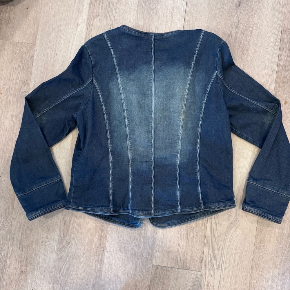 Reba Women's Embroidered Rhinestones Slimming Denim Jacket Size Large - Picture 5 of 5